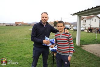 Фудбалери ФК „Сељак“ из Цветојевца добили нове дресове