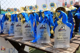 Пехари и медаље за најбоље екипе и фудбалере Лиге будућих шампиона у Крагујевцу