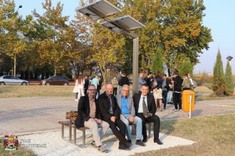 Постављено “соларно дрво“ испред Друге крагујевачке гимназије