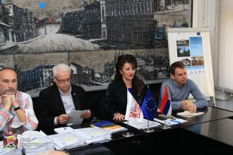 Трајно збрињавање 28 породица интерно расељених лица и повратника у Србију