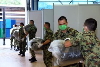 Министар Вулин обишао привремену ковид болницу  у Крагујевцу