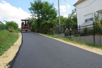 Асфалтирање улица у Станову