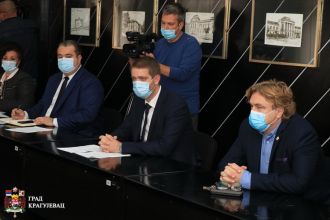 Градоначелник Крагујевца састао се са преставницима незадовољних угоститеља
