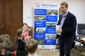 Деца из вртића „Црвенкапа“ посетила Градску управу
