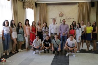 Размена најбољих ђака је део традиције братских односа Крагујевца и Питештија