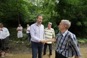 После више од 40 година асфалтиран пут у селу Дулене