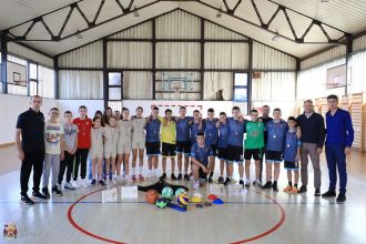 Школи у Белошевцу уручена спортска опрема