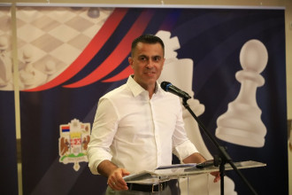 Министар Милићевић посетио Шаховски камп у Крагујевцу